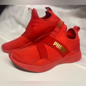 PUMA athletic lace-less tennis shoe